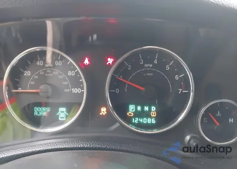 2013 Jeep Wrangler Unlimited Sahara z USA, uszkodzony, nr VIN 1C4HJWEG6DL693380